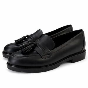 Leather Loafer sz 10 Black Almond Toe Tassel EUC Lug Sole 1” Heel